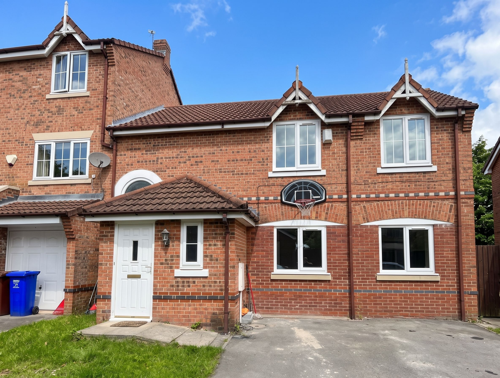 Stylish Four-Bedroom Furnished Home in Fallowfield